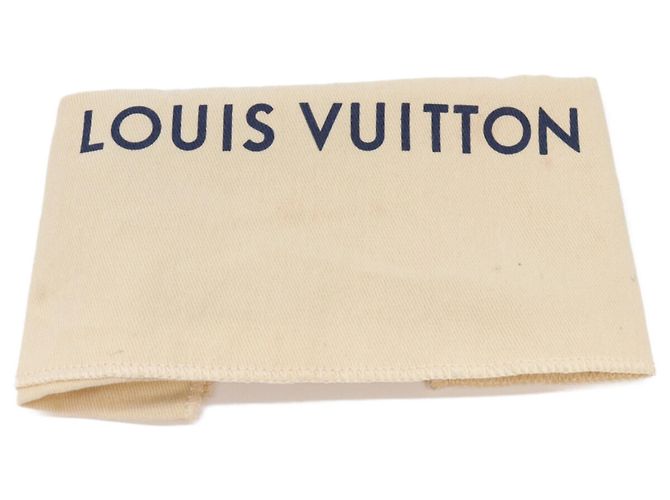 Borsa a tracolla Louis Vuitton Bicolor Empreinte Rose Trianon Bagatelle NM Rosa - vista 14