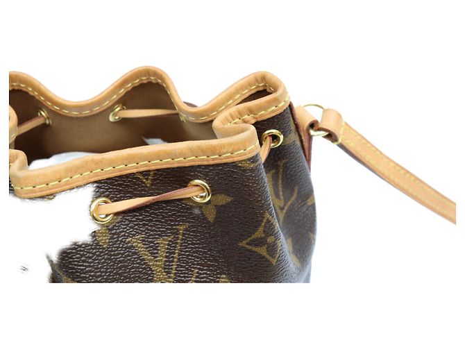 Borsa a tracolla Louis Vuitton Monogram Nano Noe Marrone - vista 9
