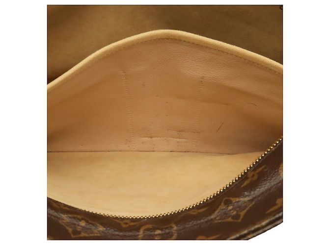Saco Tote Louis Vuitton Monogram Luco Marrom - vista 9