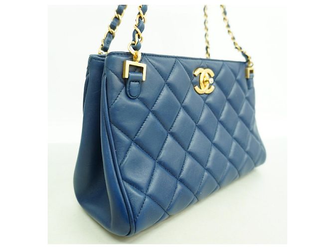 Chanel Matelassé Schultertasche mit Kette Blau - Ansicht 2