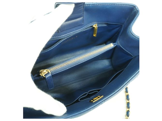Chanel Matelassé Schultertasche mit Kette Blau - Ansicht 4