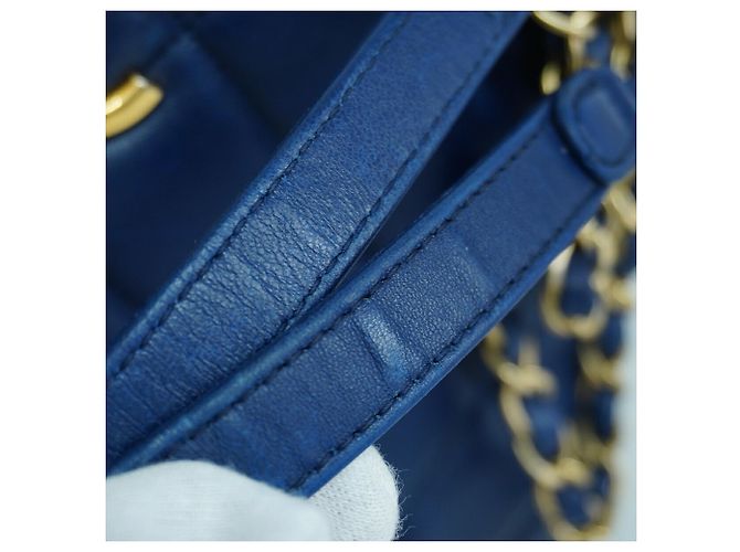 Chanel Matelassé Schultertasche mit Kette Blau - Ansicht 7