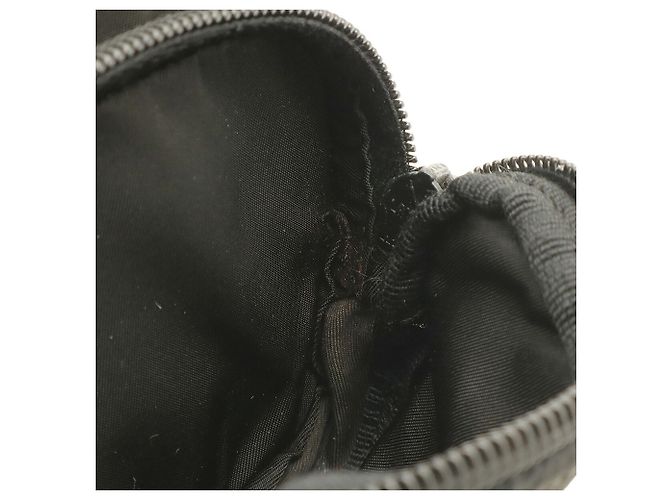PRADA Triangle Tasche - Gürteltasche aus Nylon und Leder Schwarz - Ansicht 10