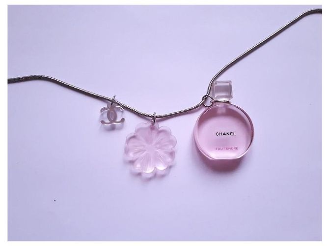 Collana Chanel Chance Eau Tendre Fiore Rosa e Flacone Argento - vista 2