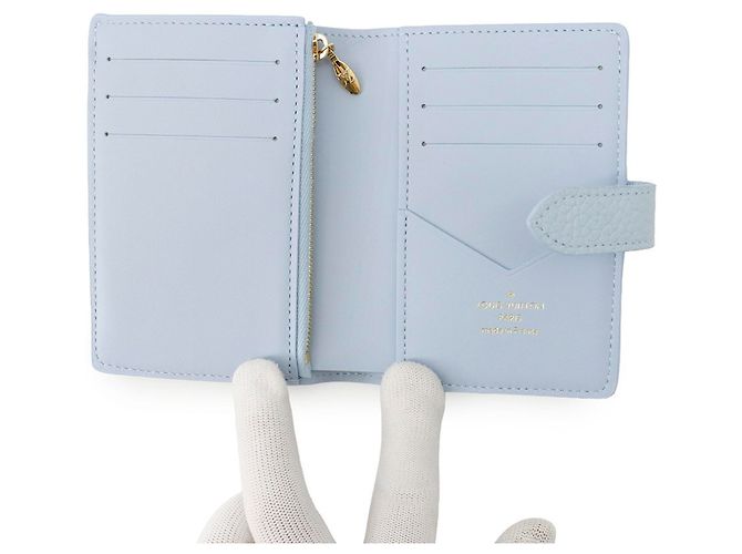 Louis Vuitton Bi-fold Wallet in Taurillon Leather - view 4