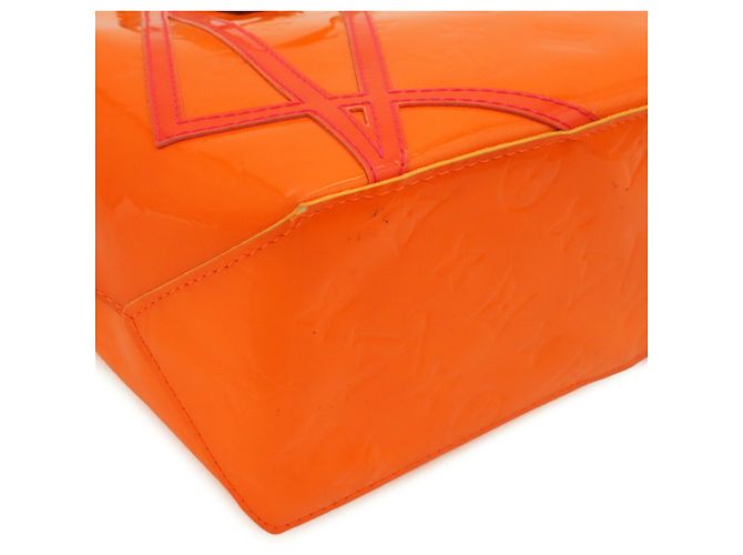 Sac à main Louis Vuitton Monogram Vernis Fluorescent Lead PM Orange - vue 4