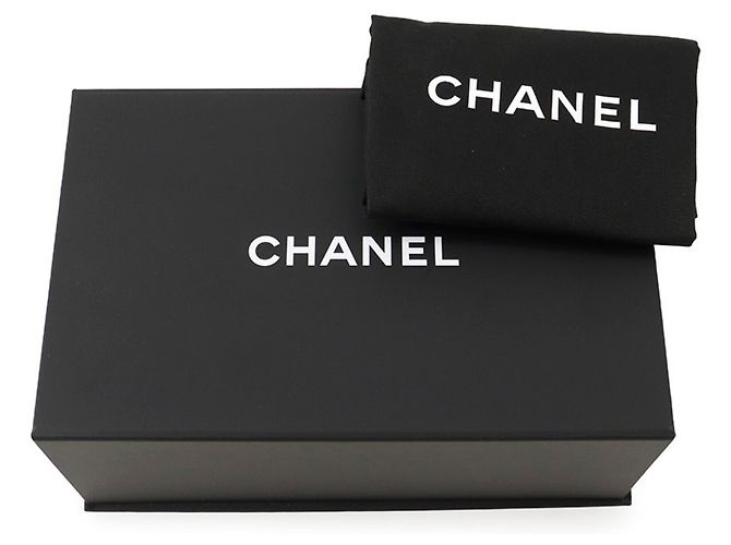 Borsa a tracolla con catena Chanel Matelassé Bianco - vista 18