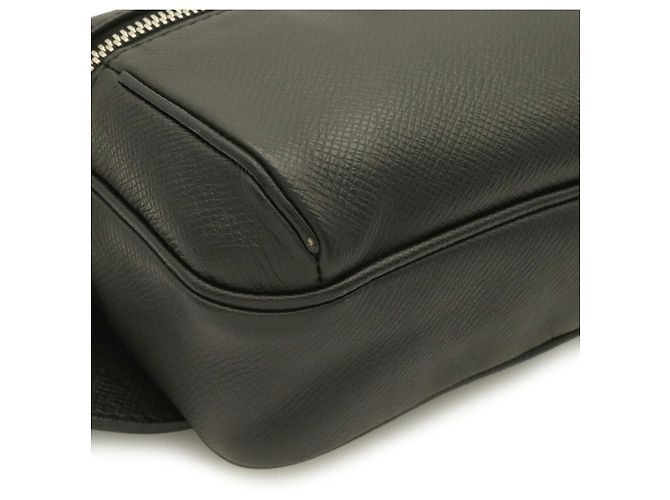 Riñonera Louis Vuitton Taiga Negro - vista 4