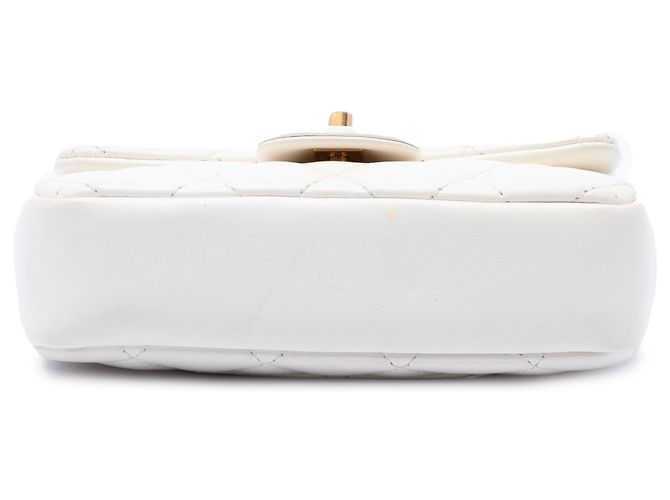 Chanel White Mini Rectangular Quilted Lambskin Heart Charms Flap Blanc - vue 3