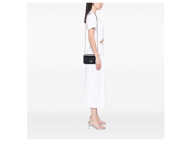 Prada Bolsa crossbody em couro de bezerro macio preto com corrente - vista 6