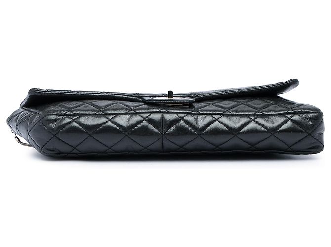 Clutch Chanel Reissue 2.55 in vitello lucido nero con catena - vista 3