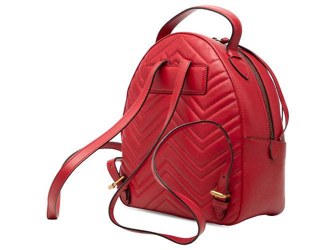 Gucci Small GG Marmont Rucksack aus gestepptem Leder in Rot - Ansicht 2