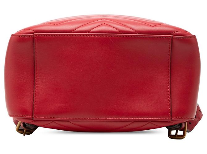 Gucci Small GG Marmont Rucksack aus gestepptem Leder in Rot - Ansicht 3