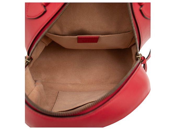 Gucci Small GG Marmont Rucksack aus gestepptem Leder in Rot - Ansicht 4