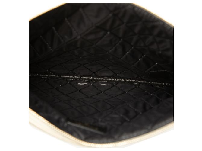 Clutch Chanel Pearl O Case in lambskin matelassé nero e vitello metallizzato, dimensione Medium - vista 4
