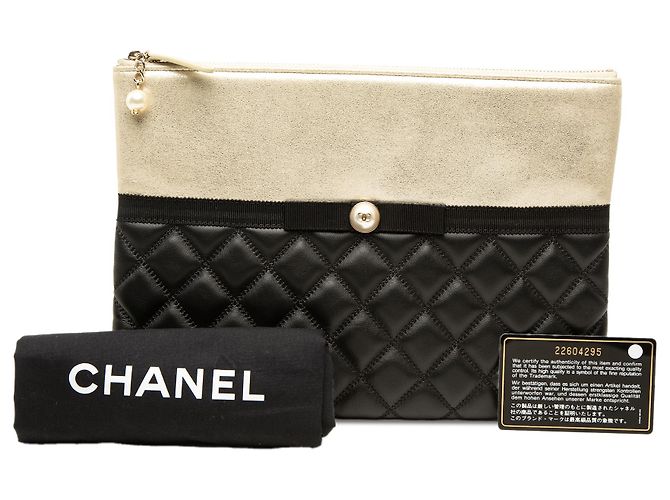 Clutch Chanel Pearl O Case in lambskin matelassé nero e vitello metallizzato, dimensione Medium - vista 7
