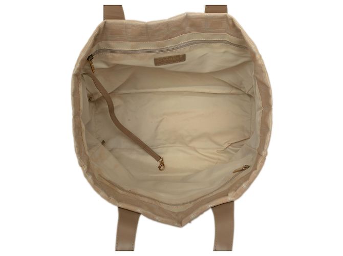 Bolso Tote Chanel Beige New Travel Line de Nylon - vista 4