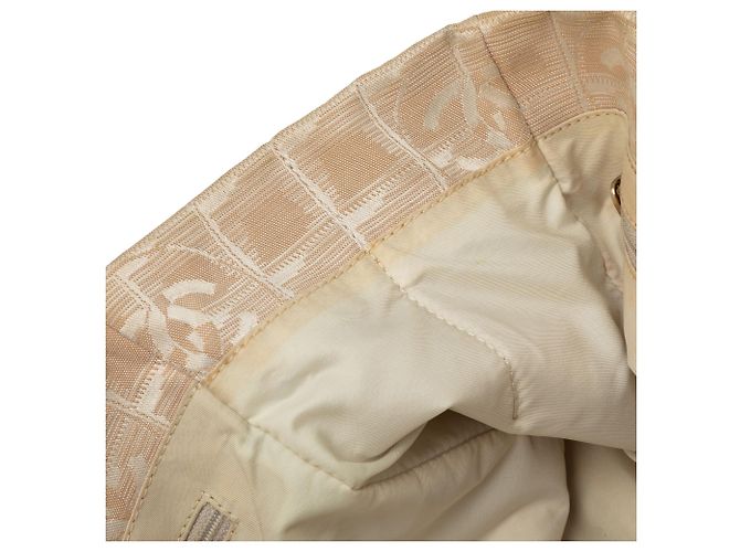 Bolso Tote Chanel Beige New Travel Line de Nylon - vista 6
