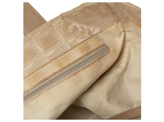 Bolso Tote Chanel Beige New Travel Line de Nylon - vista 7