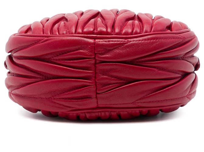 Miu Miu Rote Matelassé Nappa Runde Crossbody Tasche - Ansicht 3