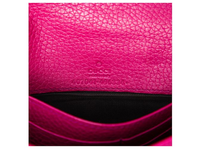 Cartera con cadena Soho Gucci en piel de becerro granulada rosa - vista 5