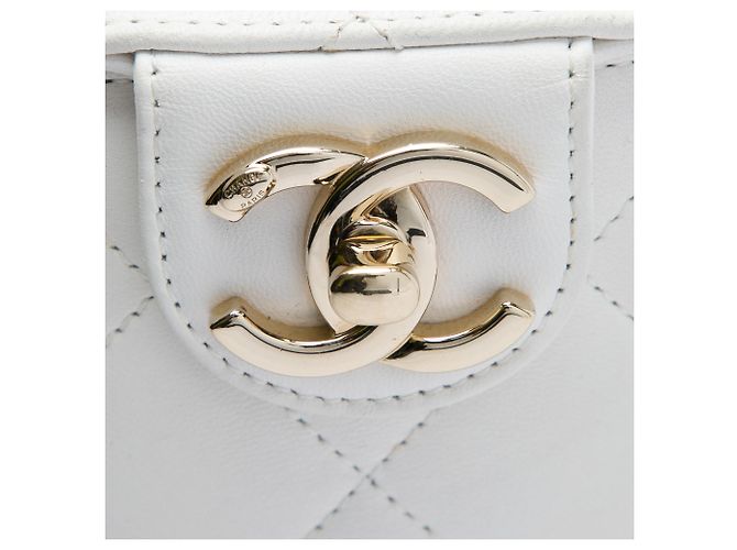 Chanel Vanity Case Elegante in Lambskin Bianco con Catena CC - vista 5