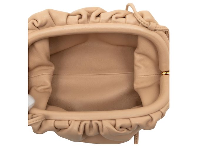 Bottega Veneta The Mini Pouch Crossbody in nappa marrone - vista 4
