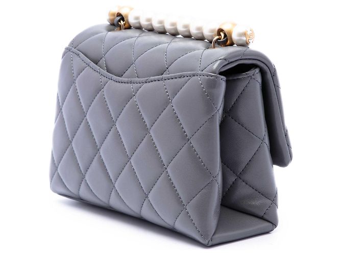 Chanel Gray Paris Manchester Small Quilted Lambskin Faux Pearl Flap Marrone Grigio antracite - vista 2