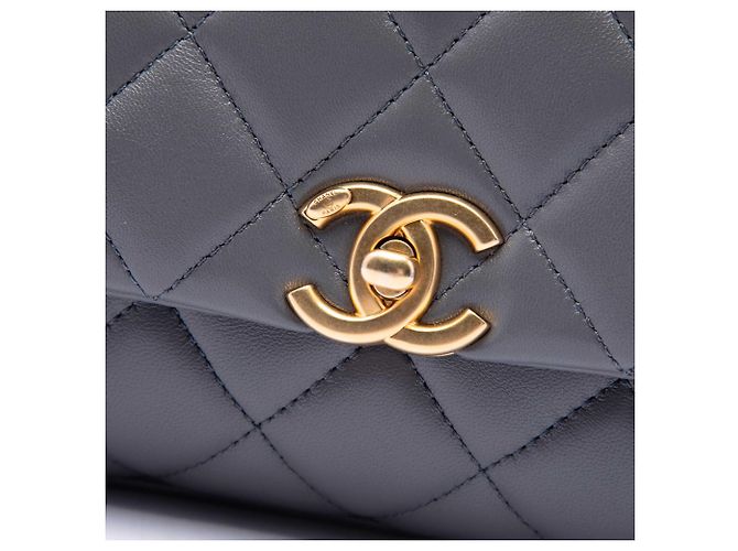 Chanel Gray Paris Manchester Small Quilted Lambskin Faux Pearl Flap Marrone Grigio antracite - vista 5