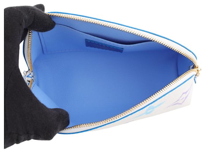 Louis Vuitton Monogram Giant LV By the Pool Pochette Tic PM M82492 Blu Crudo - vista 4