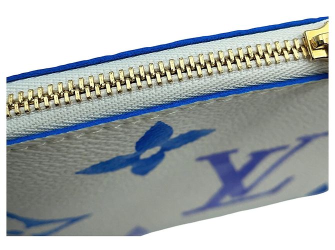 Louis Vuitton Monogram Giant LV By the Pool Pochette Tic PM M82492 Blu Crudo - vista 8