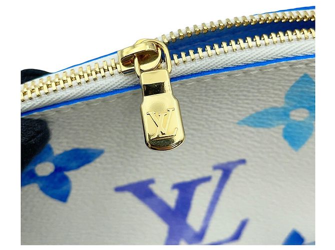 Louis Vuitton Monogram Giant LV By the Pool Pochette Tic PM M82492 Blu Crudo - vista 9