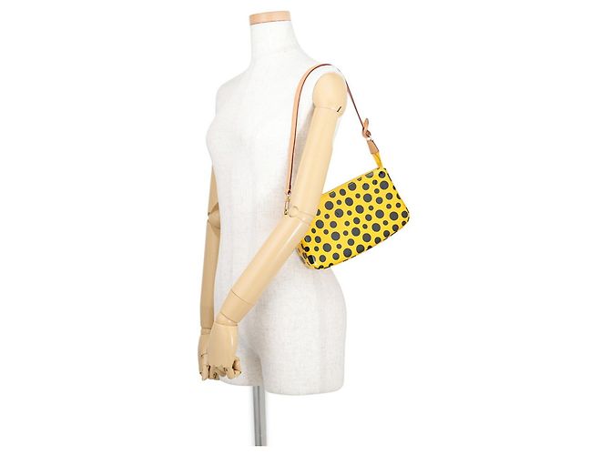 Louis Vuitton Monogram Vernis Pochette Accessoires Gelb - Ansicht 4
