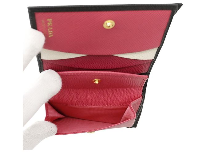 Prada Bi-Fold Geldbörse aus Saffiano Leder Schwarz Rot - Ansicht 6