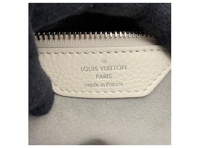 Bolso Louis Vuitton Monogram Mahina Selene PM Crudo - vista 17