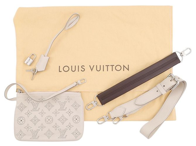 Bolso Louis Vuitton Monogram Mahina Selene PM Crudo - vista 18