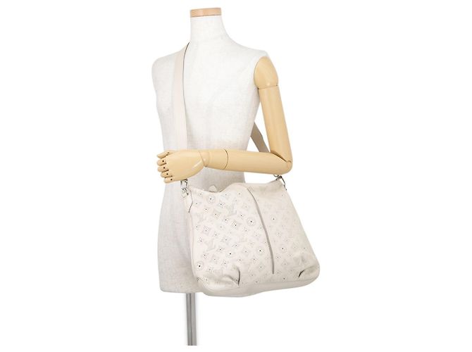 Bolso Louis Vuitton Monogram Mahina Selene PM Crudo - vista 5