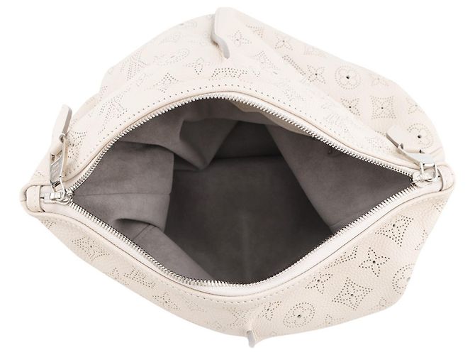 Bolso Louis Vuitton Monogram Mahina Selene PM Crudo - vista 6