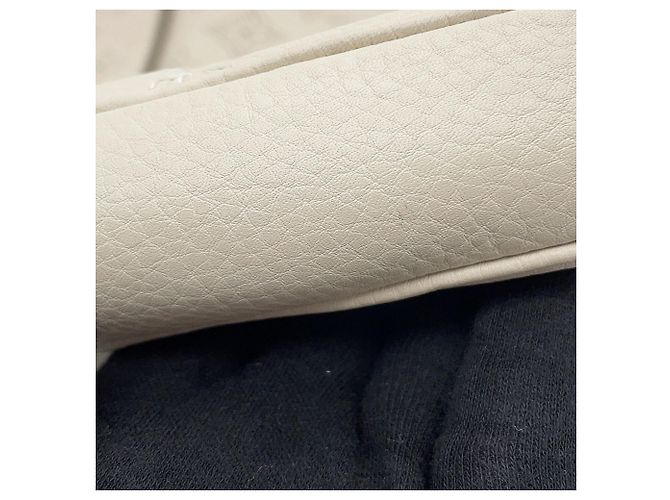 Bolso Louis Vuitton Monogram Mahina Selene PM Crudo - vista 7