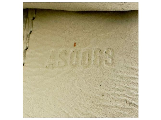 Bolsa de mão Louis Vuitton Suhali Impreviable em couro Branco - vista 14
