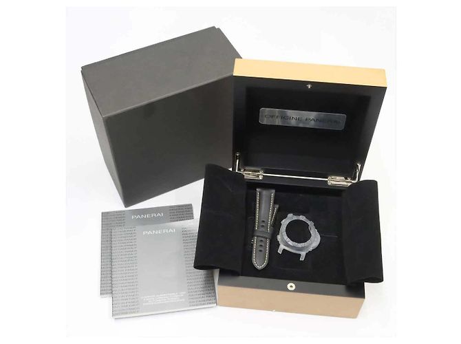 Orologio da uomo Panerai Luminor 1950 Submersible 3 Days Titanio - vista 3