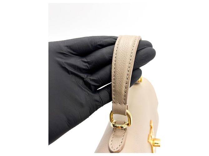 Louis Vuitton Lockme Ever Leather BB Bege - vista 7