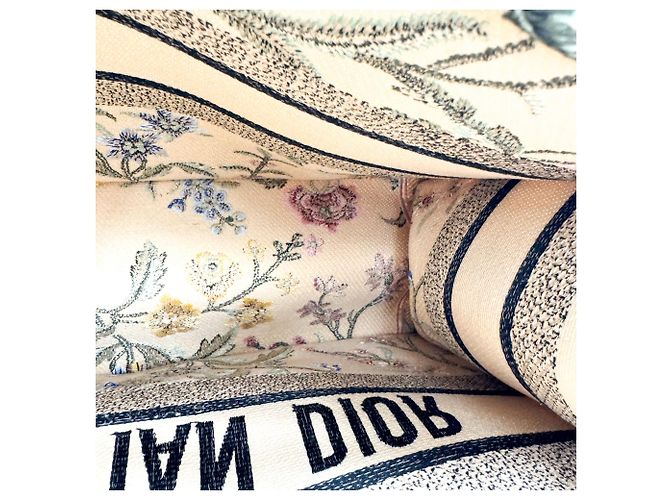 Christian Dior Book Embroidered Canvas Medium Beige - vista 5
