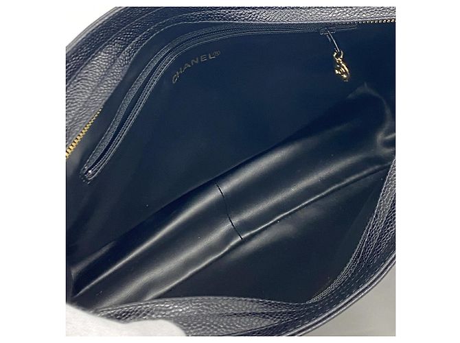 Borsa a tracolla Chanel in vitello martellato nero - vista 4