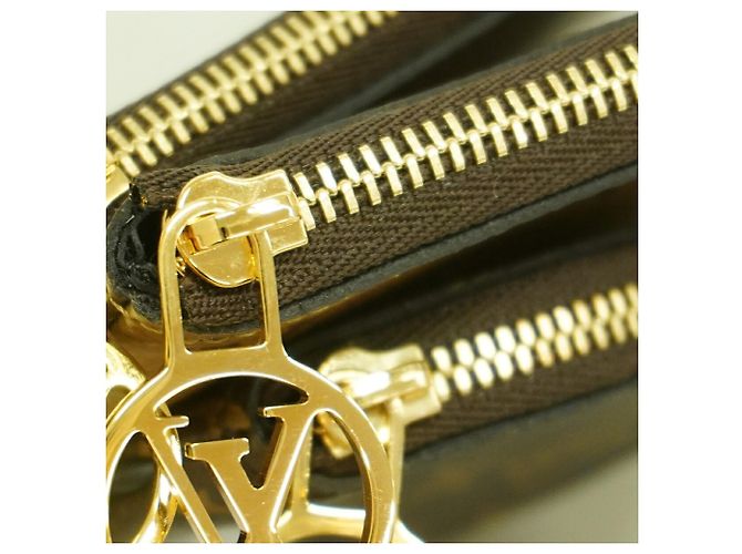 Bolso Louis Vuitton Monogram Giant Reverse Pochette Trio Castaño - vista 5