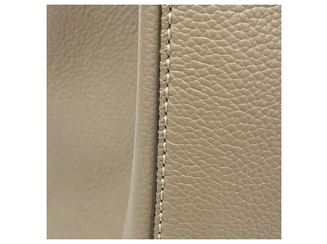 Fendi Origami Schultertasche aus Leder in Grayish Grau - Ansicht 11