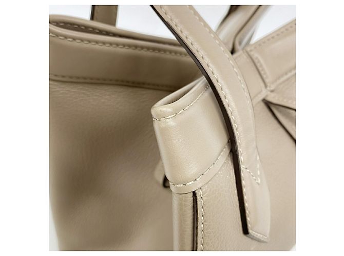 Fendi Origami Schultertasche aus Leder in Grayish Grau - Ansicht 12