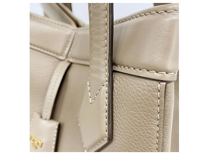 Fendi Origami Schultertasche aus Leder in Grayish Grau - Ansicht 13