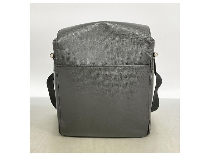 Borsa a tracolla Louis Vuitton Taiga Yaranga Grigio - vista 12