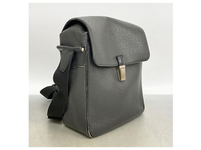 Borsa a tracolla Louis Vuitton Taiga Yaranga Grigio - vista 2